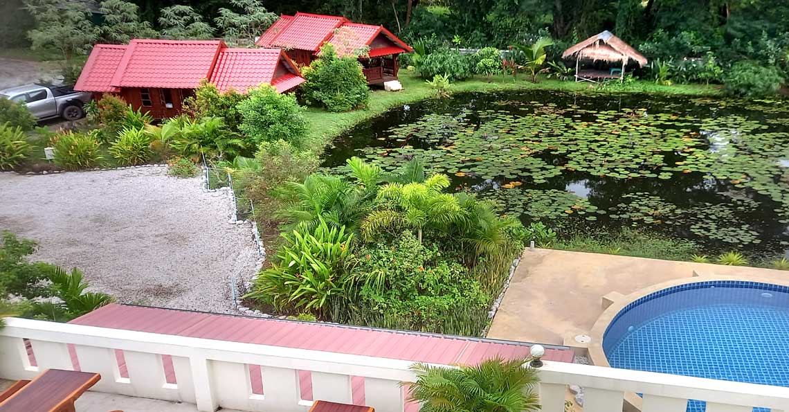 Bungalow accommodation near the Red Lotus Sea